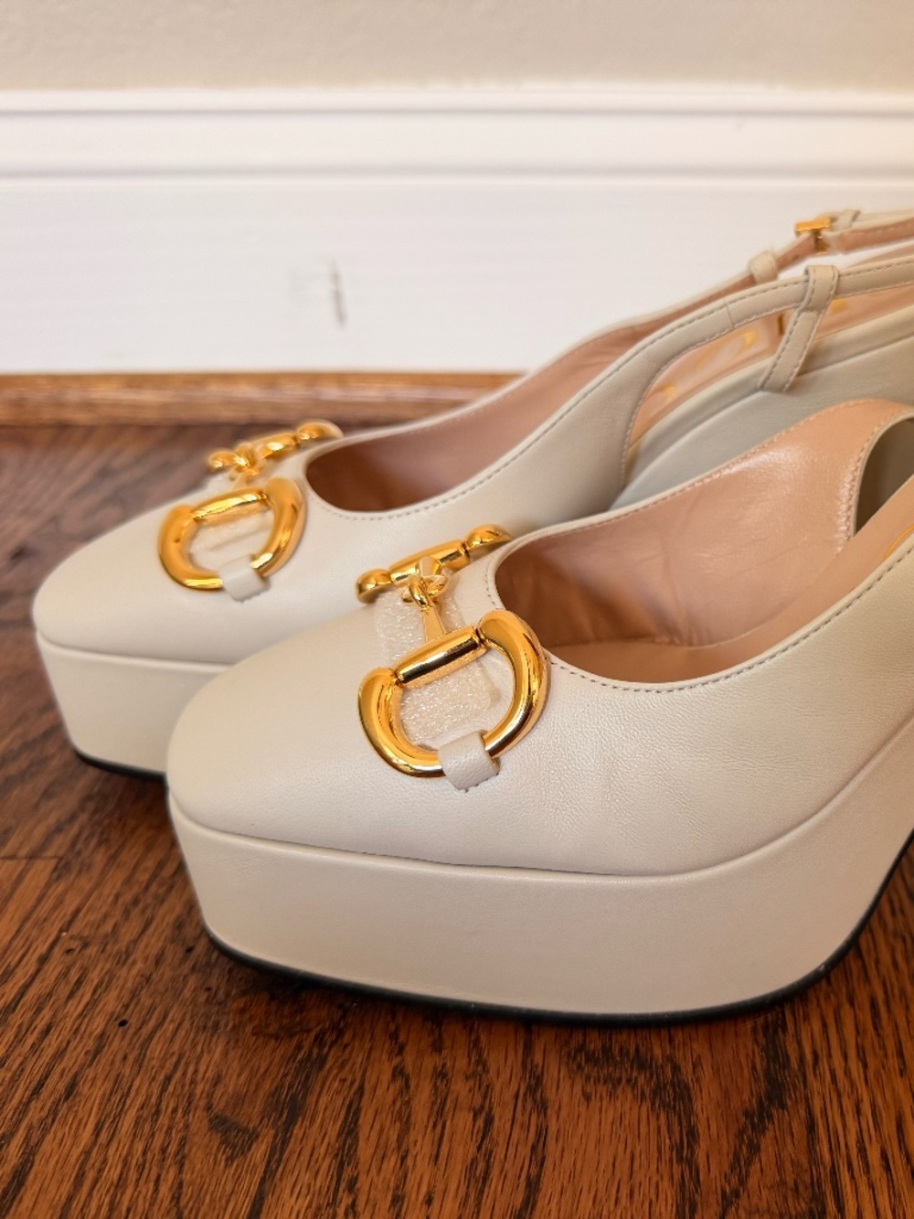 Gucci White Lambskin Leather Platform Pumps - Picture 2 of 10